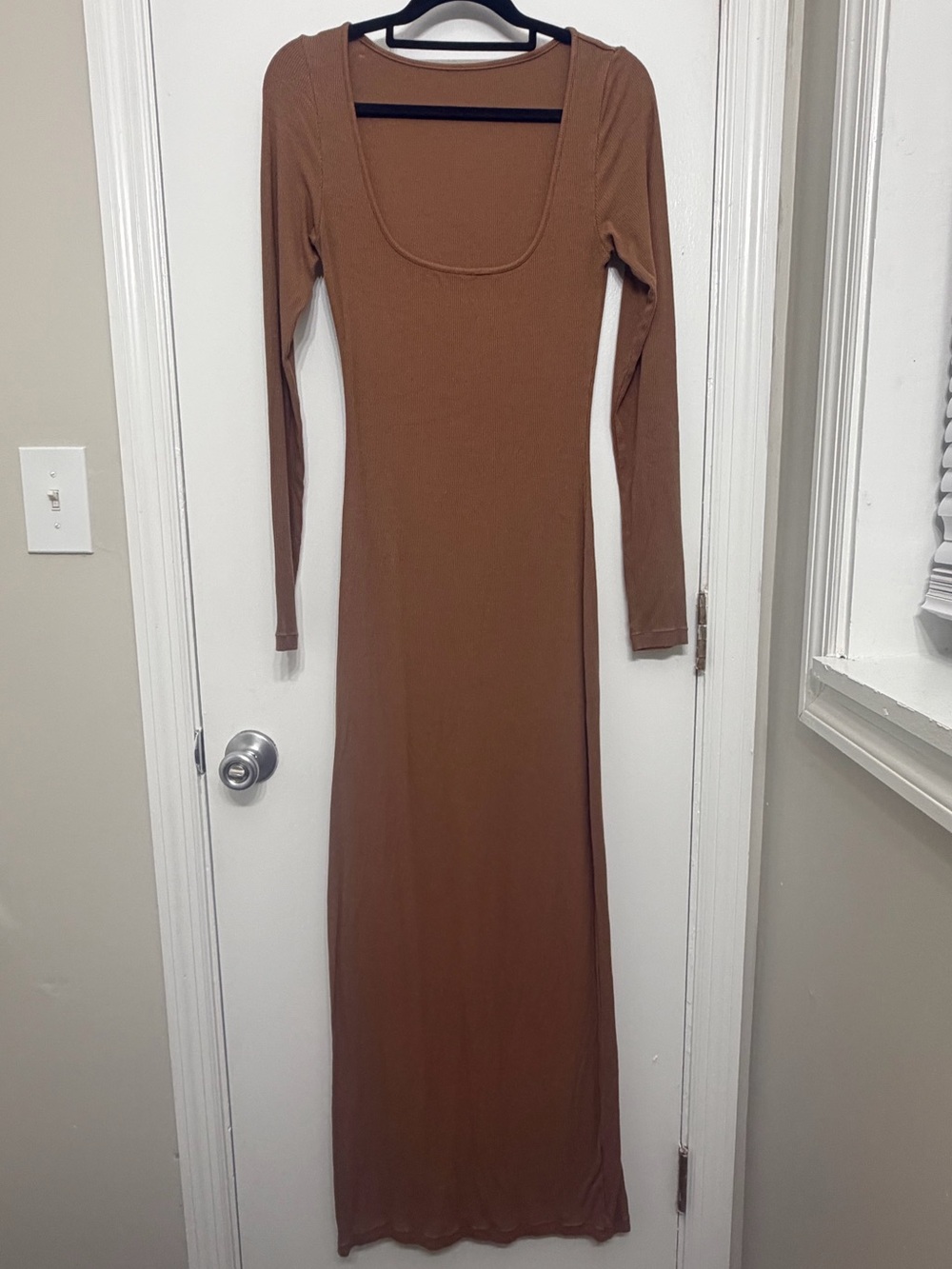 Scoop Neck Long Sleeve Maxi Dress in Warm Brown